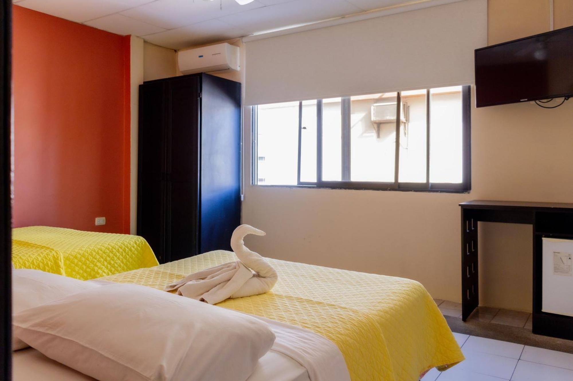Hostal Antares Manta Eksteriør bilde