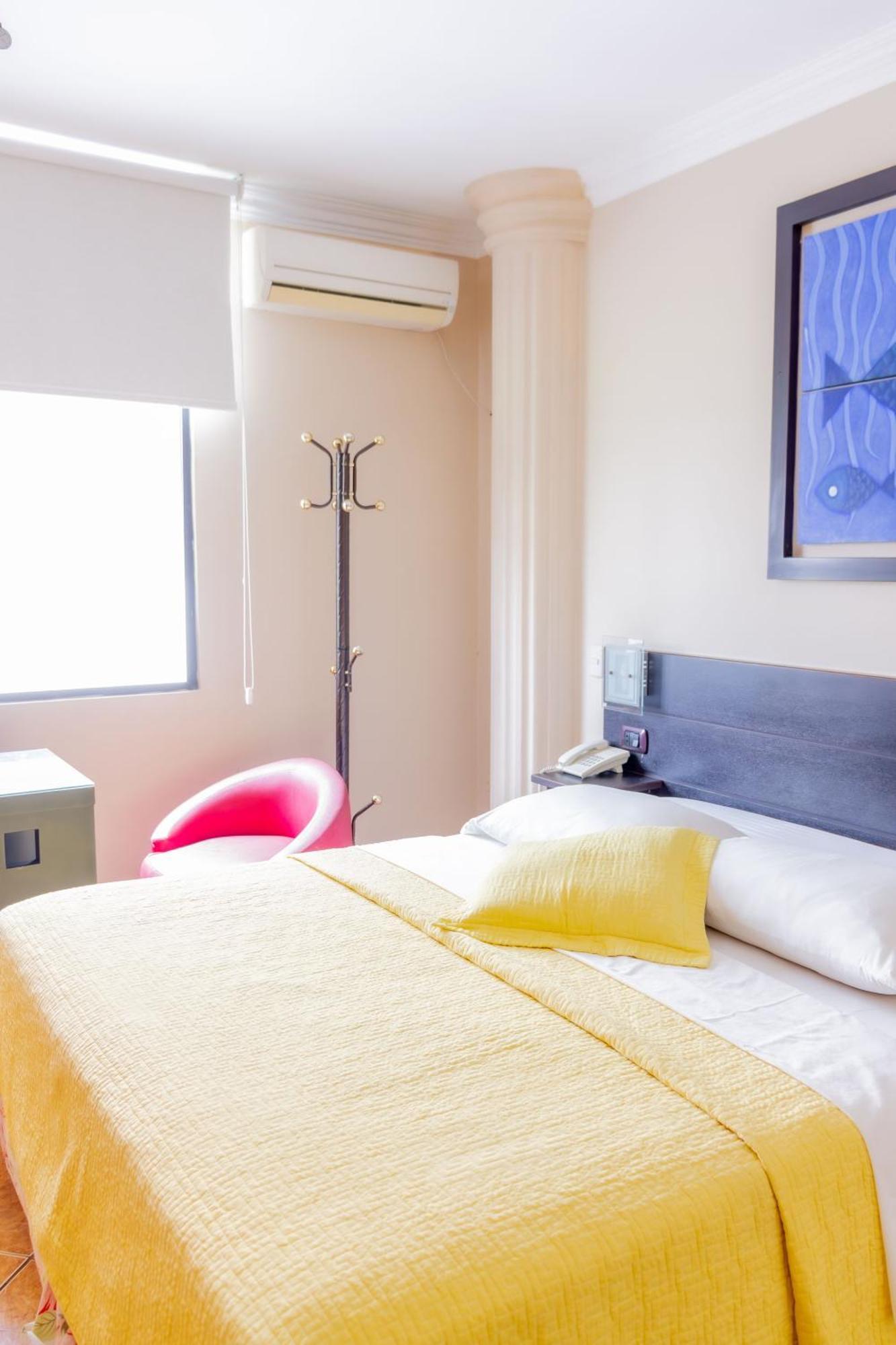 Hostal Antares Manta Eksteriør bilde